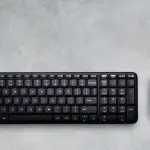 Logitech MK220 Wireless Keyboard-thumb-3