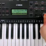 YAMAHA PSR-E273-thumb-2