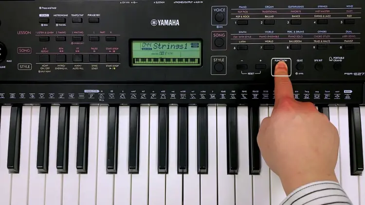 YAMAHA PSR-E273-image-2